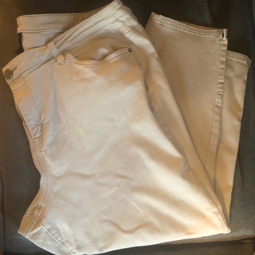 Lane Bryant khaki capris size 24